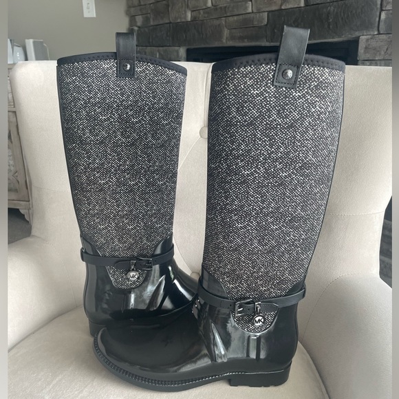 Michael Kors MK Charm black and white Rain boots Size 9 - Picture 2 of 13
